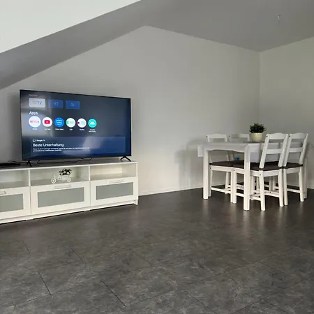 Komplett Neu Renovierte Wohnung! شقة *