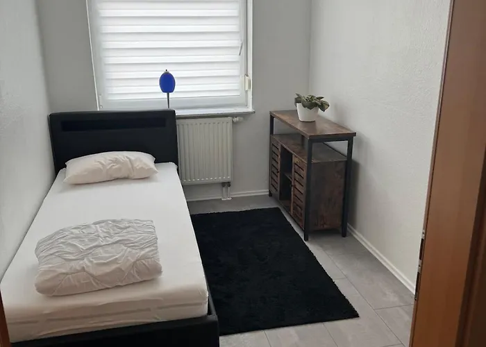 Komplett Neu Renovierte Wohnung! *